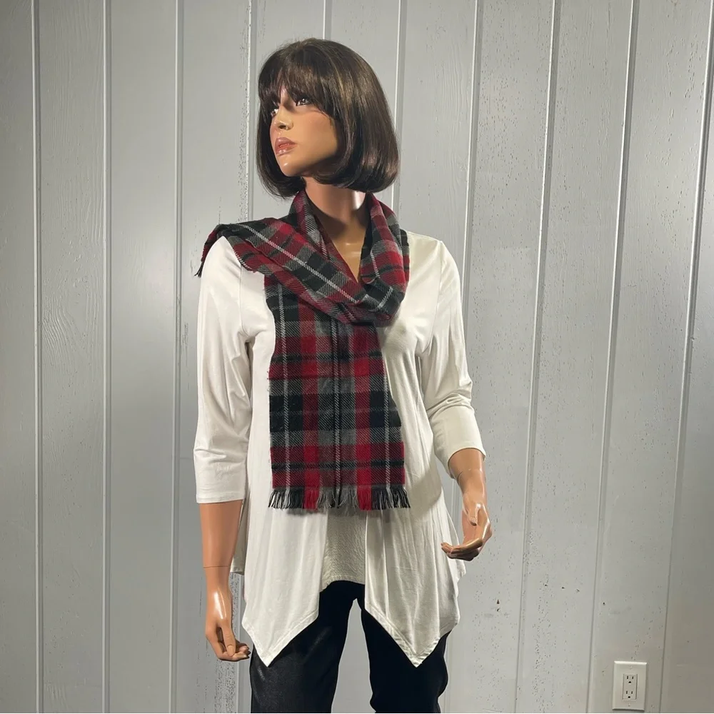 *Women's Classic Plaid Scarf